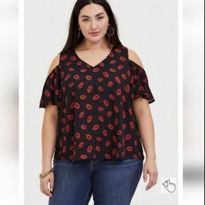 Torrid Cold Shoulder Red Lips Blouse Size 1X 14-16